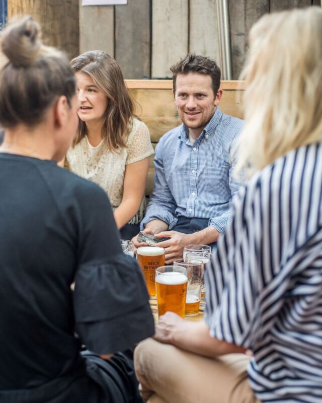 Saturday = mates, conversation, family, beer, that’s what it’s all about.  But don’t forget at the Taproom we cater for all with wine, spirits, soft drinks and our very own curated slushies (check out our reel) which we have to say are particularly moreish. Plus food from @afuegoburger and so you really don’t have to leave! (except at midnight when you really do need to leave).🍻 
Open today from 12noon
#peckham #london #beergarden #beer