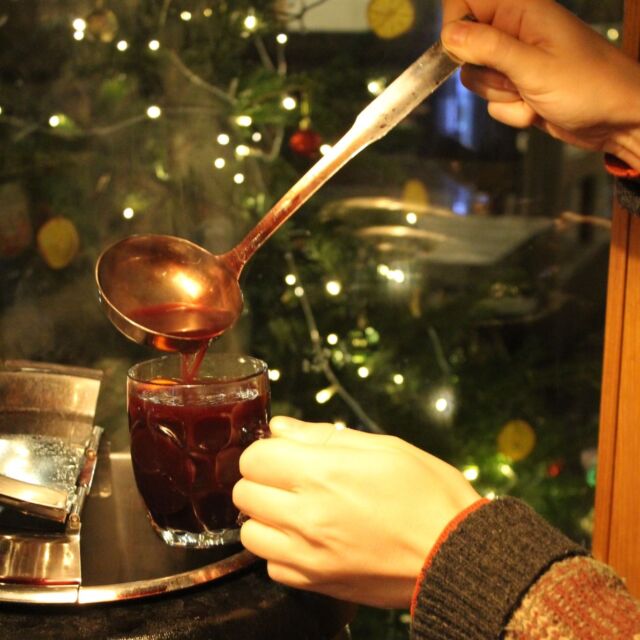 'Twas the Friday before Christmas and all through the Taproom, not a creature was stirring....until we started pouring the mulled wine.  Nothing says Christmas better and so come down, we are open as usual the whole weekend.  There's a full 20 taps of beer, wine, cocktails, plus pizza from @worldfamousgordos -open until midnight
#christmas #mulledwine #peckham